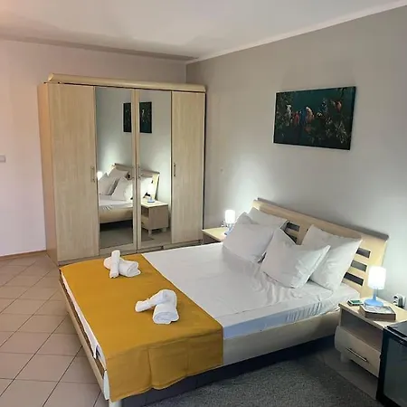 Large In Sunny Appartement *