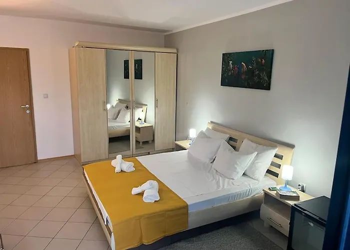 Large In Sunny Appartement *