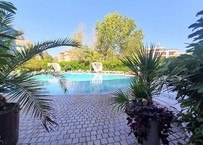 Large In Sunny * Σάνι Μπιτς