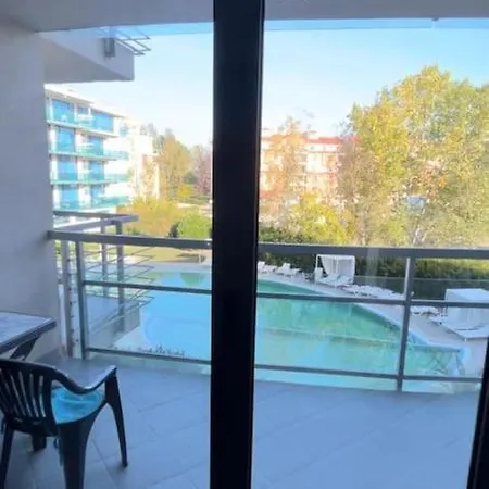 Large In Sunny Apartman