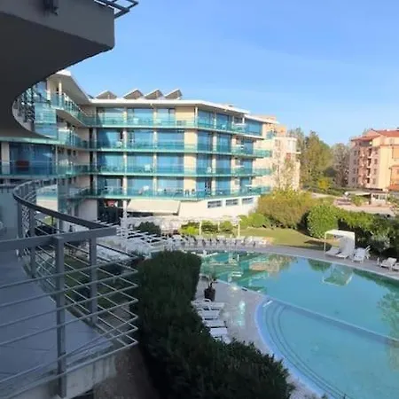 Large In Sunny Napospart