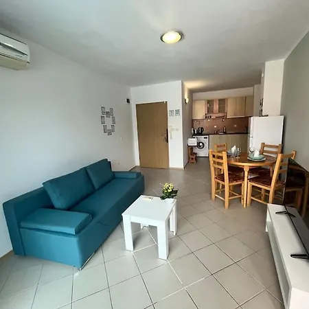 Large In Sunny Apartman *